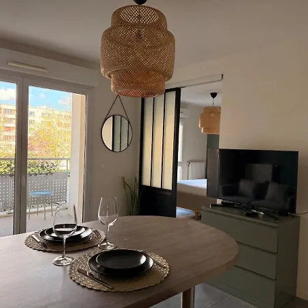 Διαμέρισμα T2 Avec Balcon Et Garage Proche Du Stade Et Ldlc Arena Décines-Charpieu