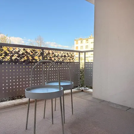 T2 Avec Balcon Et Garage Proche Du Stade Et Ldlc Arena Lejlighed Décines-Charpieu